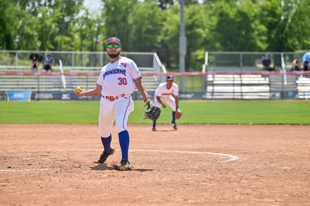 Jonni Suriel fue el lanzador ganador por la República Dominicana frente al seleccionado de Canadá, en el panamericano de softbol masculino sub-23 que se celebra en Argentina. (Fuente externa)